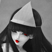 qq個性頭像：化妝對女人而言是信心。化妝對男人而言是幻覺。