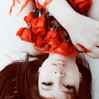 qq個(gè)性頭像：喃喃自語(yǔ) 對(duì)自己有信心的QQ頭像：在你的面前