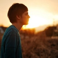 qq男生經(jīng)典頭像：夕陽(yáng)下男頭 我不想就這樣迷茫下去