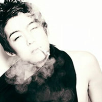 qq黑白頹廢男生頭像：●告訴你別逼我，你要是再逼我，我就裝死給你看